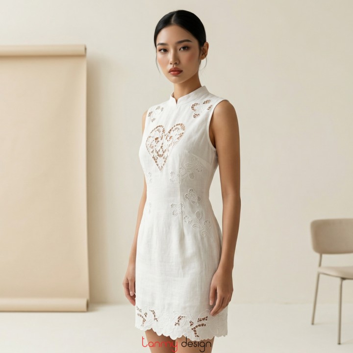 Sleeveless qipao dress with Mandarin collar, wavy hem, and lace heart detail